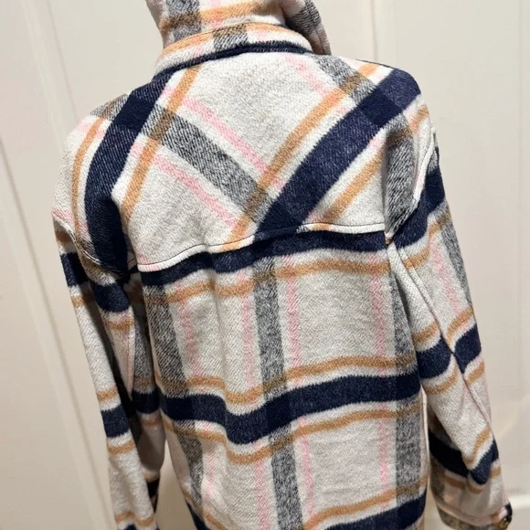 Ashley By 26 Outerwear Plaid Shacket Jacket - Picture 8 of 11